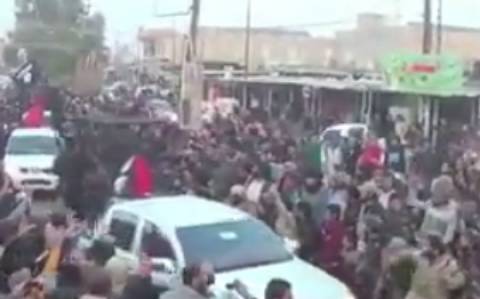 Ισλαμικό Κράτος: Νέο φρικιαστικό βίντεο και φόβοι για μαζική δολοφονία Πεσμεργκά