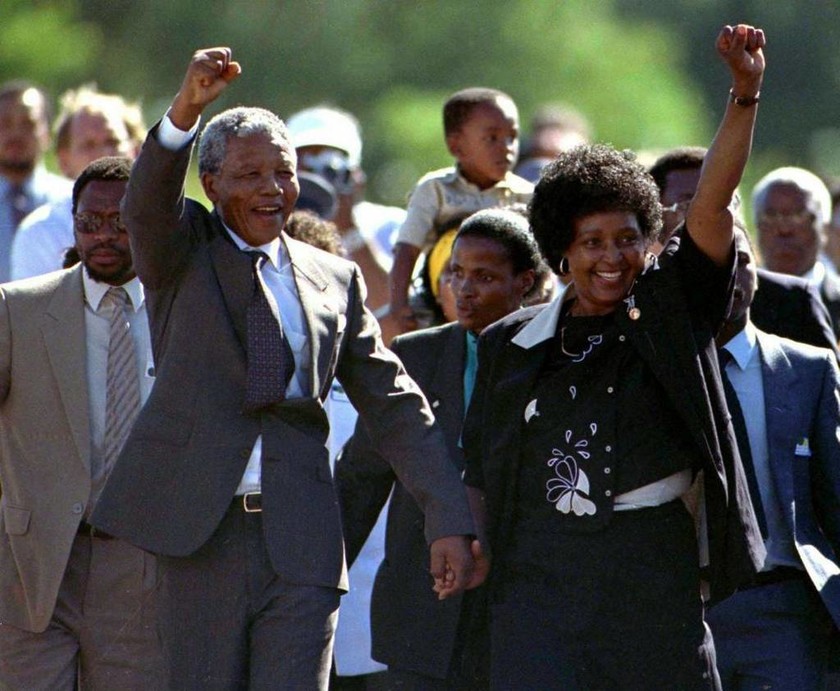 Κέιπ Τάουν: Αποφυλάκιση του Νέλσον Μαντέλα μετά από 27 χρόνια σε φυλακές του απαρτχάιντ, 11 Φεβρουαρίου 1990 