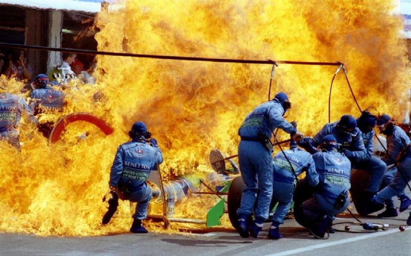 Ατύχημα κατά τη διάρκεια pit-stop για ανεφοδιασμό της Benetton Ford του Jas Verstappen στο  F1 Grand Prix του Χόκενχαϊμ, 31 Ιουλίου 1994