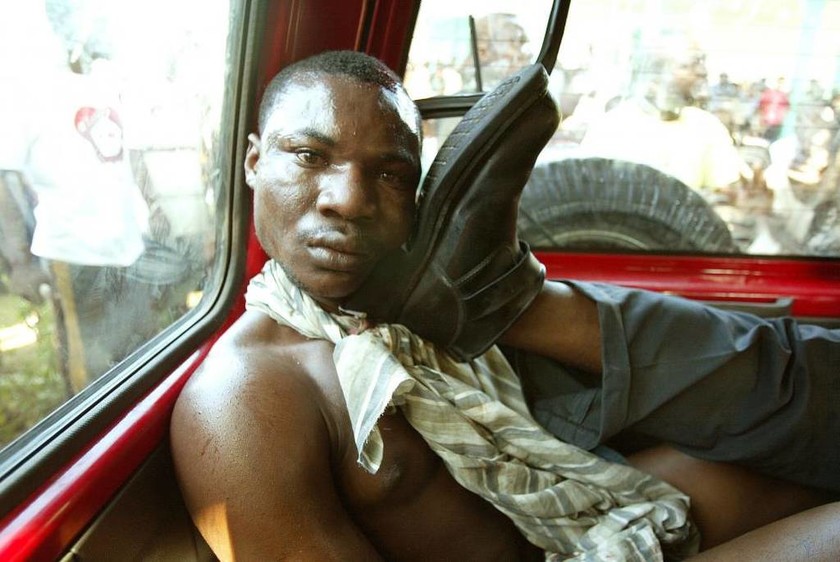 Συνελήφθη από κατοίκους χωριού στην Αϊτή με την κατηγορία πως ήταν ένας από τους εκτελεστές του εξόριστου προέδρου Ζαν Μπερτράν Αριστίντ – Τον λιθοβόλησαν και τον έκαψαν ζωντανό, 3 Μαρτίου 2004