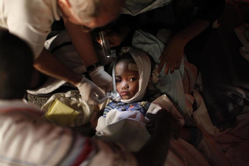 Τραυματισμένο μωράκι μετά από το φονικό σεισμό στο  Port-au-Prince, 13 Ιανουαρίου 2010