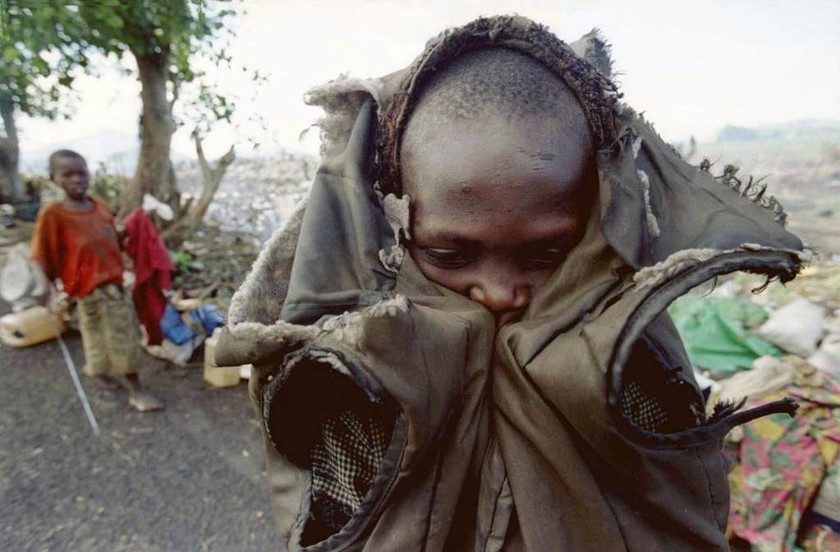 Νεαρός πρόσφυγας από τη Ρουάντα στο Κονγκό. Ένας από τους 20.000, 30 Νοεμβρίου 1996