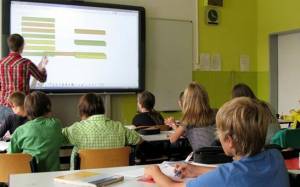 Spiegel: Εκπαιδευτικοί ελληνόφωνων σχολείων στη Βαυαρία κατά περικοπών