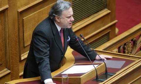 Βουλή: Τις επόμενες ημέρες τα ν/σ για επαναπρόσληψη απολυμένων και κάρτα πολίτη