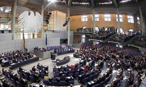 Reuters: Αποσοβήθηκε «ανταρσία» στην Bundestag εξαιτίας της Ελλάδας