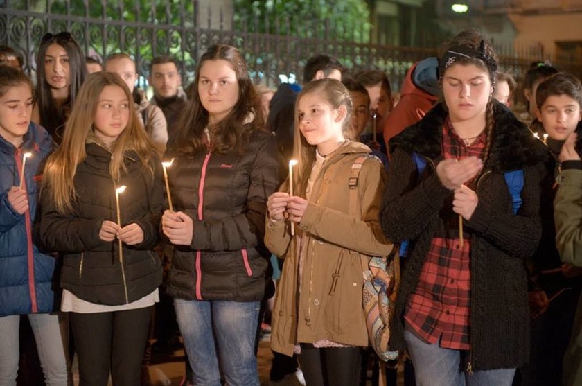 Ιωάννινα: Σιωπηλή διαμαρτυρία με αναμμένα κεριά για τον Βαγγέλη Γιακουμάκη (Photos)