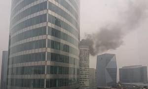 Πυρκαγιά σε ουρανοξύστη στο Παρίσι (video)