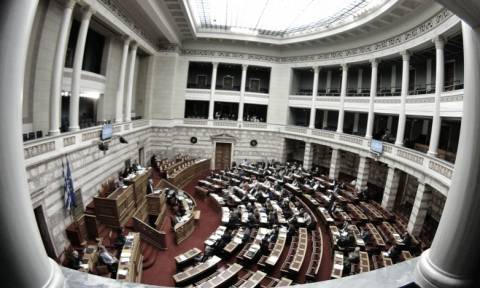 Βουλή: Live η συζήτηση του νομοσχεδίου για την ανθρωπιστική κρίση