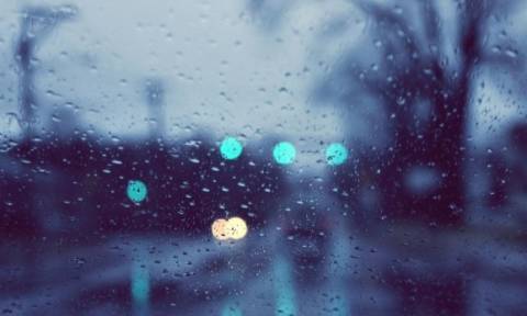 ΤΩΡΑ: Ισχυρή βροχόπτωση πλήττει την Αττική