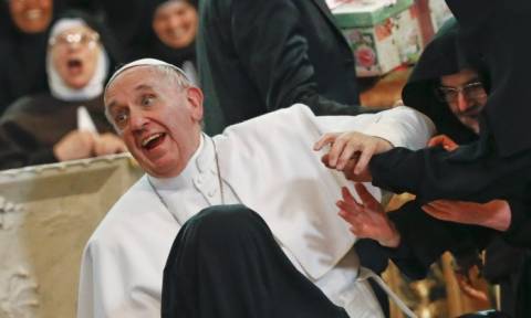 Delivery pizza στον Πάπα; Κι όμως! (video)