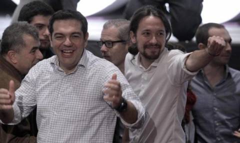 Ο Αλέξης Τσίπρας προλογίζει βιβλίο του ηγέτη του Podemos