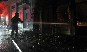 Δύο ελαφρά τραυματισμένοι πυροσβέστες στον Βοτανικό