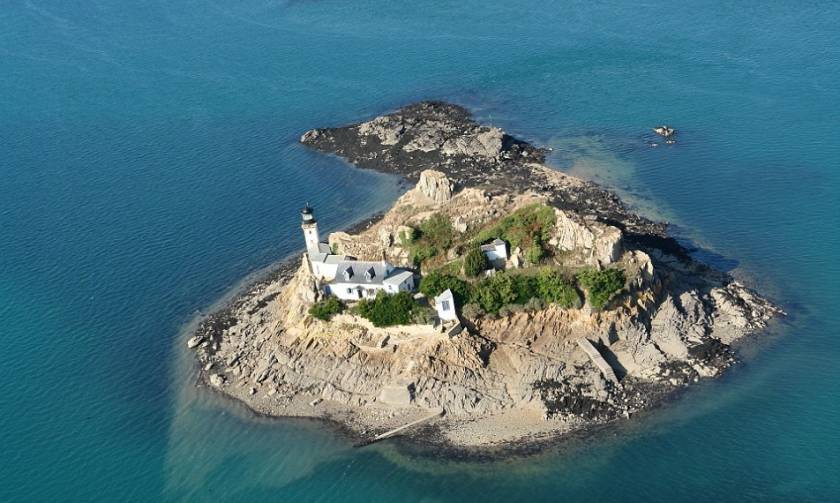 Νοικιάστε ένα ολόκληρο νησί με... 200 ευρώ (photos)
