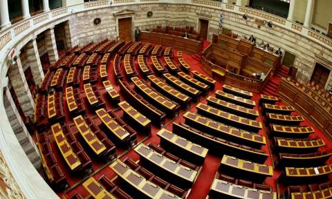 Στη Βουλή το νομοσχέδιο για απολυμένους και διαθέσιμους