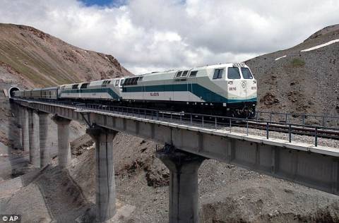 Σιδηροδρομικό τούνελ κάτω από τα Ιμαλάια σχεδιάζουν οι Κινέζοι