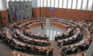 Σλοβενία: Αποπομπή του υπουργού Άμυνας λόγω ιδιωτικοποιήσεων