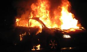 Γαλάτσι: Στις φλόγες τέσσερα αυτοκίνητα