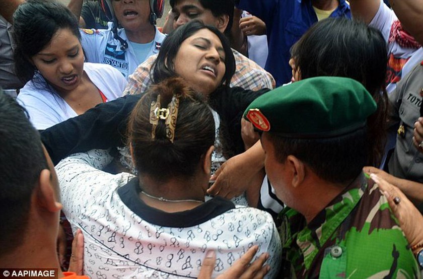 Ινδονησία: Δραματικές στιγμές λίγο πριν την εκτέλεση των θανατοποινιτών (photos)