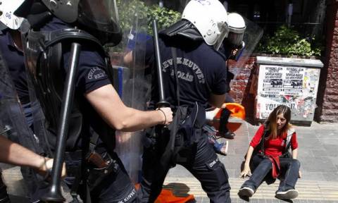 Τουρκία: Κατηγορίες για τρομοκρατία σε 24 διαδηλωτές που συνελήφθησαν την Πρωτομαγια