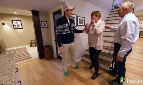 Η συγκινητική έκπληξη του Άστον Κούτσερ στη μητέρα του (video & pics)