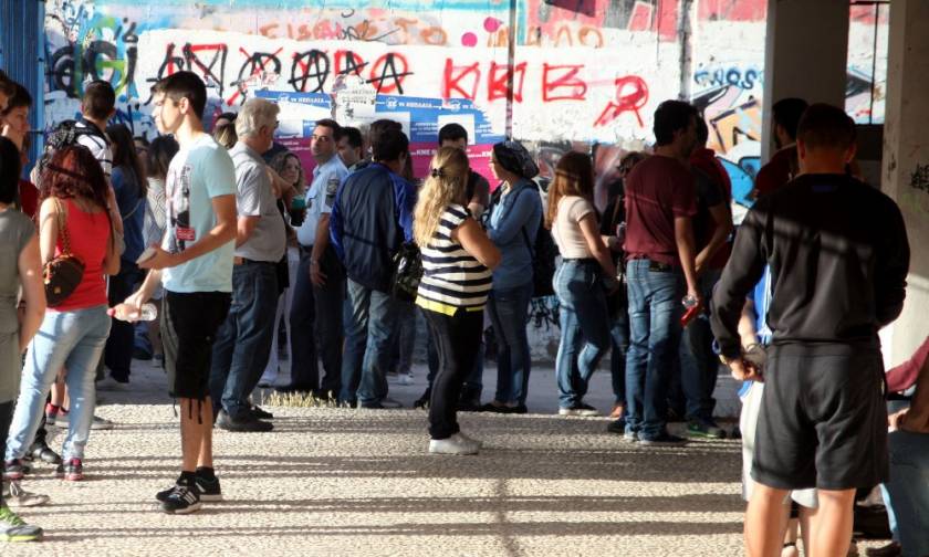 Πανελλήνιες 2015: Με Νεοελληνική Γλώσσα άνοιξε η αυλαία των εξετάσεων