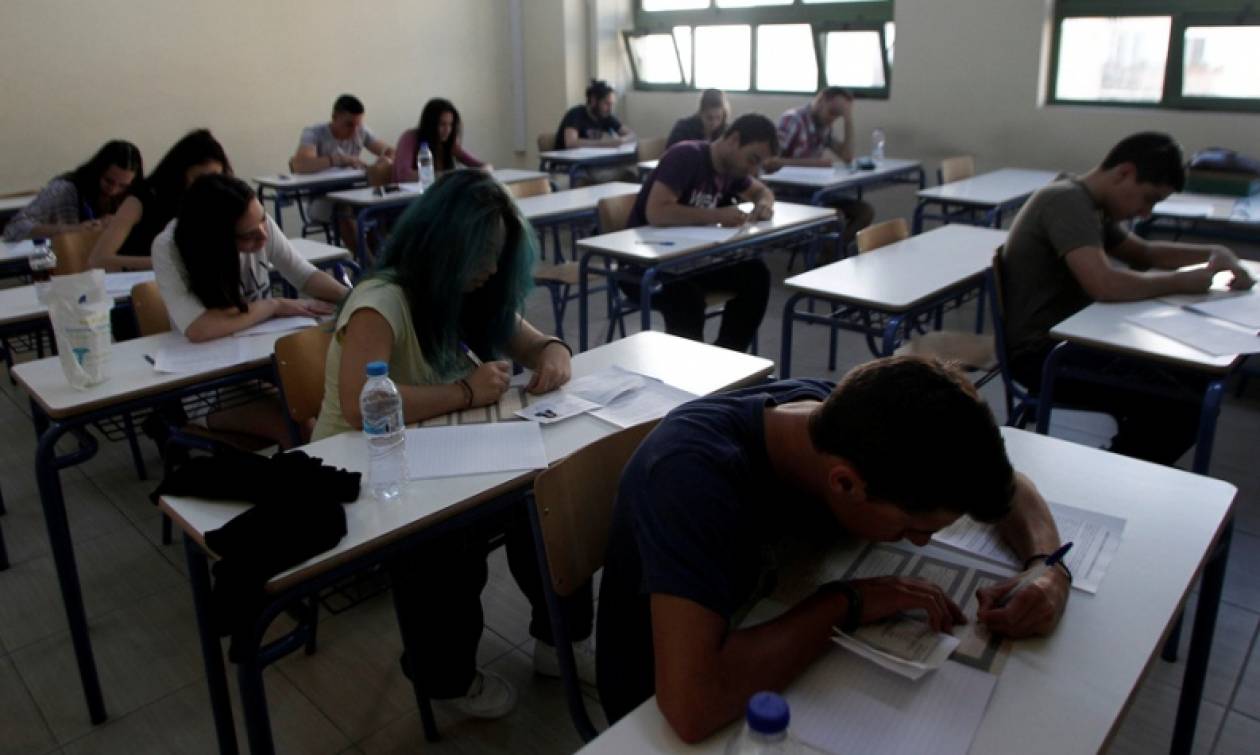 Πανελλήνιες 2015: Η πρώτη μέρα των εξετάσεων μέσα από το φωτογραφικό φακό