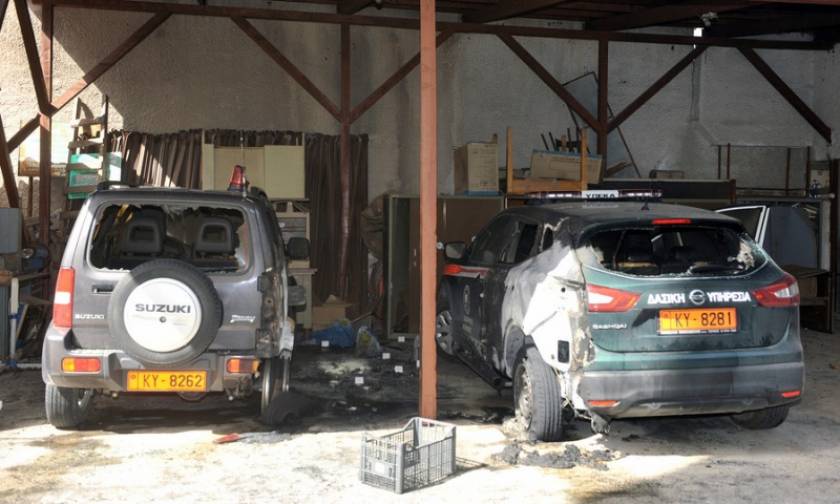 Κόρινθος: Άγνωστοι πυρπόλησαν αυτοκίνητα του Δασαρχείου