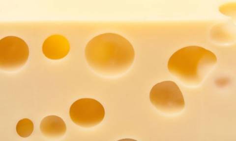 Λύθηκε το μυστήριο σχετικά με τις τρύπες στο τυρί!
