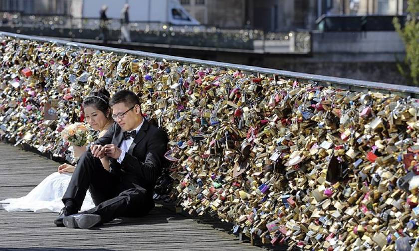 Παρίσι: Φεύγουν τα λουκέτα της αγάπης από τις γέφυρες
