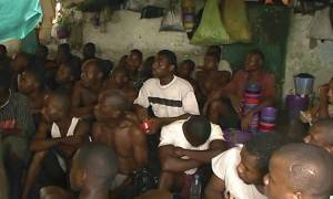 Νιγηρία: Η Διεθνής Αμνηστία καταγγέλλει ότι ο στρατός ευθύνεται για τους θανάτους 8.000 κρατουμένων