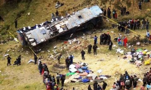 Τραγωδία στο Περού: Φορτηγό με μαθητές έπεσε σε γκρεμό (video)