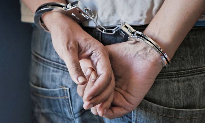 Κορινθία: Σύλληψη πέντε ατόμων για διακίνηση ναρκωτικών στον Άγιο Δημήτριο