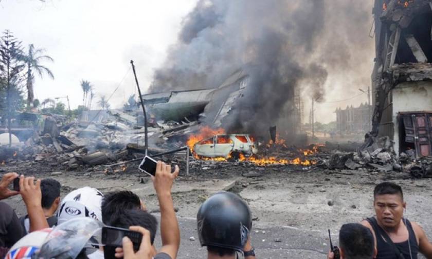 Ινδονησία: Τους 38 έφτασαν οι νεκροί από τη συντριβή στρατιωτικού αεροσκάφους