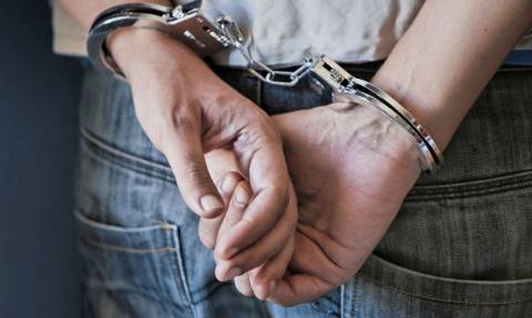 Λάρισα: Συλλήψεις για ναρκωτικά, αντίσταση κατά της αρχής και σωματική βλάβη