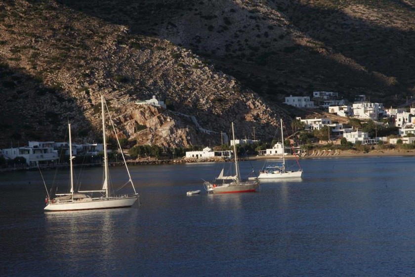 Αυτό είναι το «μυστικό» νησί που επιλέγουν οι Αθηναίοι για τις διακοπές τους 