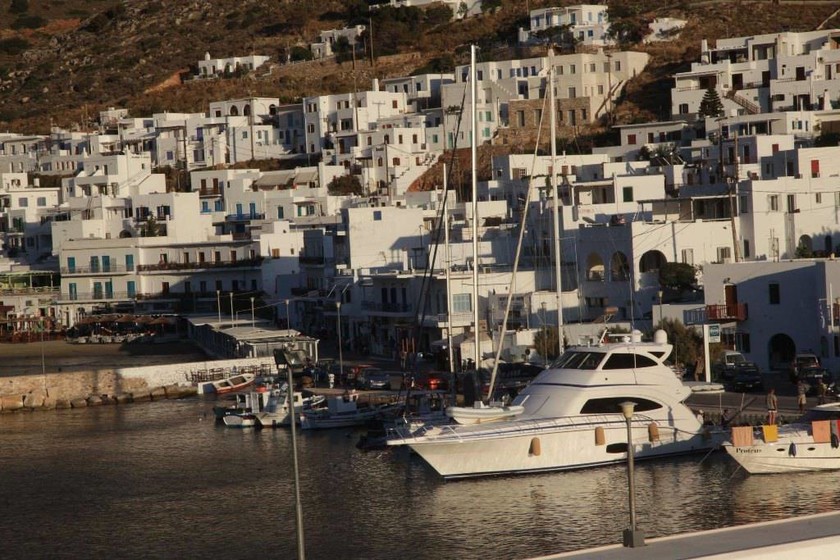 Αυτό είναι το «μυστικό» νησί που επιλέγουν οι Αθηναίοι για τις διακοπές τους 