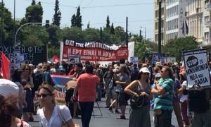 Μνημόνιο 3: Συγκέντρωση στην Αθήνα κατά των νέων μέτρων - Κλειστή η Αμαλίας (photos - video)