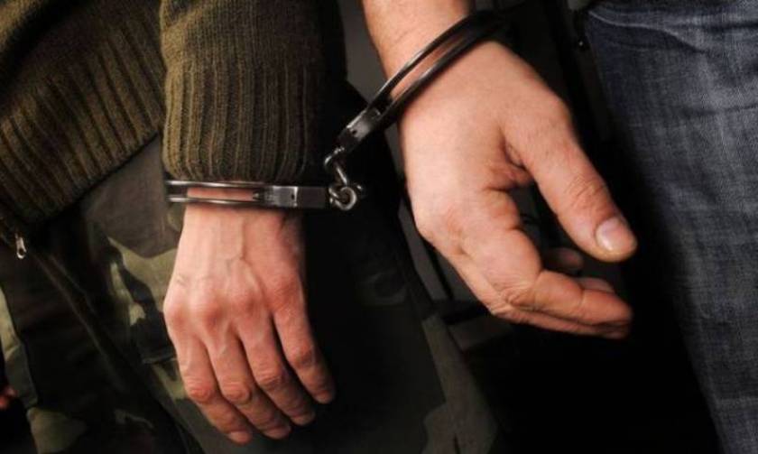 Εμπλεκόμενοι σε κυκλώματα της νύχτας συνελήφθησαν με όπλα στο Παγκράτι