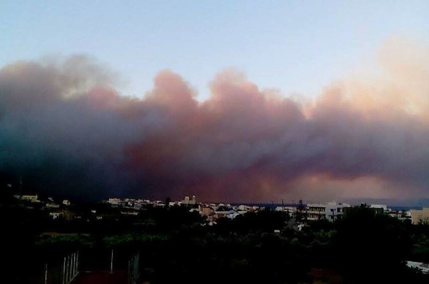 Δραματική η κατάσταση στη Λακωνία-Εκτός ελέγχου μαίνεται η μεγάλη πυρκαγιά (photos&video)