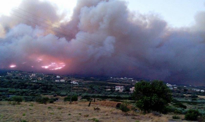 Πυρκαγιά στη Λακωνία: Αποκλείστηκε η κυκλοφορία από και προς τη Νεάπολη