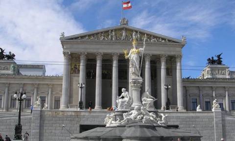 FAZ: Το δημοσιονομικό της Αυστρίας μοιάζει με της Ελλάδας
