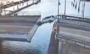 Βουτιά θανάτου: Αυτοκίνητο συγκρούστηκε με κινητή… γέφυρα πριν κλείσει! (video)