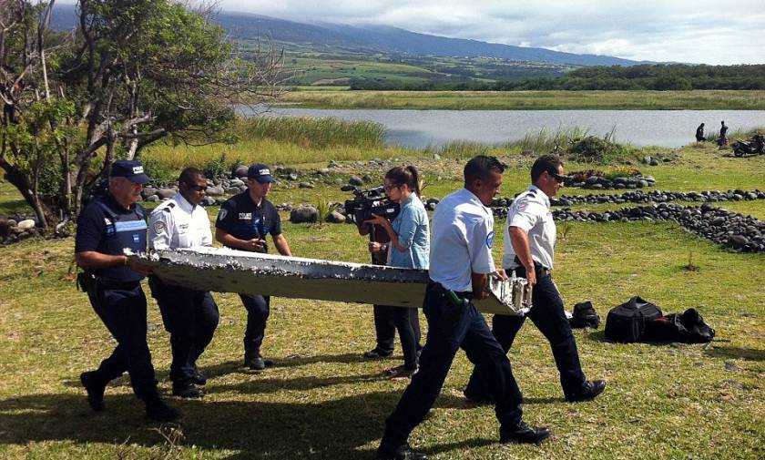 'Aircraft debris' found on Réunion island examined for MH370 links