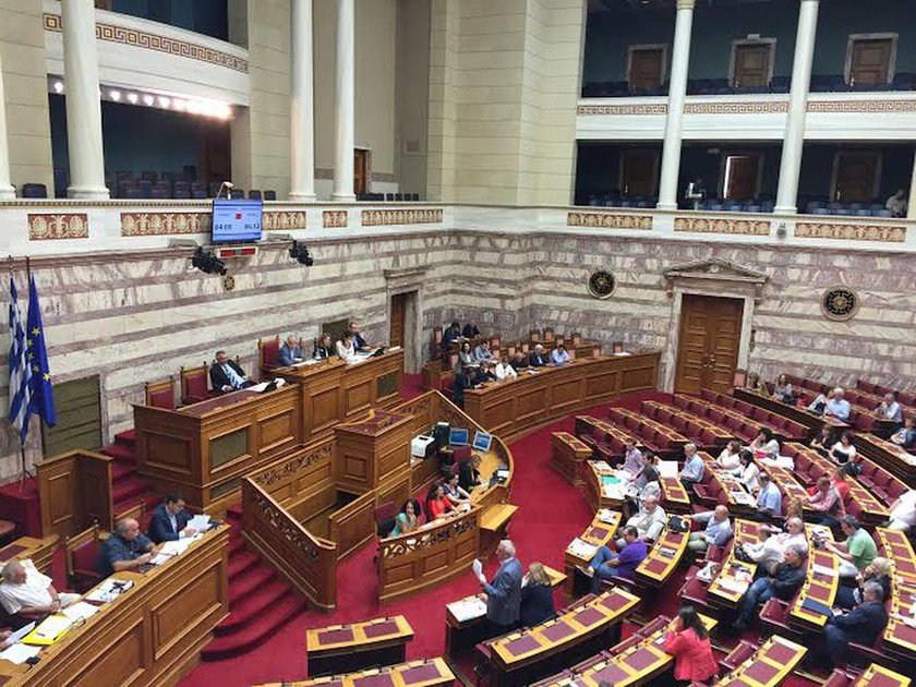 Βουλή: Περιφερειάρχες και κράτος συντονίζονται για την επόμενη μέρα 