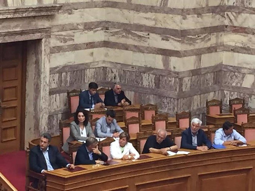 Βουλή: Περιφερειάρχες και κράτος συντονίζονται για την επόμενη μέρα 
