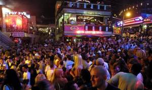 Δήμαρχος Αγ. Νάπας: «Σαβούρα» για τον τουρισμό τα beach και street parties