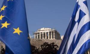 Telegraph: Η Ελλάδα χρειάζεται ελάφρυνση χρέους 100 δισεκ. ευρώ