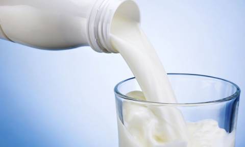 Αντιδρούν οι κτηνοτρόφοι στη ρύθμιση για τη διάρκεια ζωής του φρέσκου γάλακτος