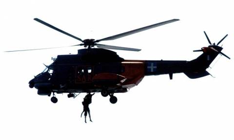 Δείτε δύο δραματικές διασώσεις από ελικόπτερο Super Puma στη Χίο (videos)