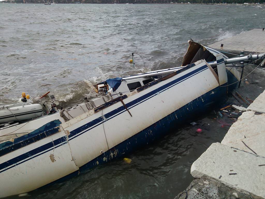 Κέρκυρα: Μπουρίνι «τσάκισε» ολόκληρα ιστιοφόρα (photos)